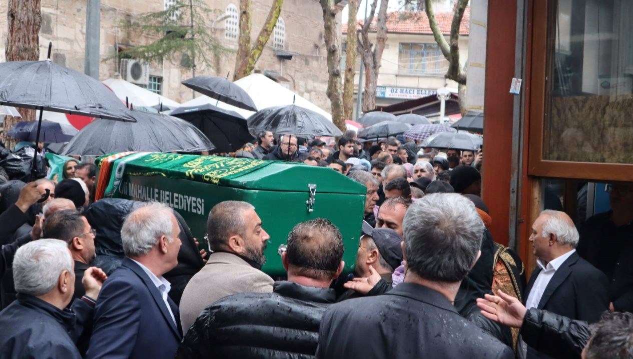 yenimahalle belediye baskani bulent yasarin oglu topraga verildi ApORsgEr
