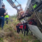 yoldan cikan minibusteki 23 sahsa kurtarma operasyonu Qz1nZqjl