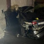 yoldan cikip bina duvarina carpan arabadaki iki kisi hayatini kaybetti mcRjJOUQ