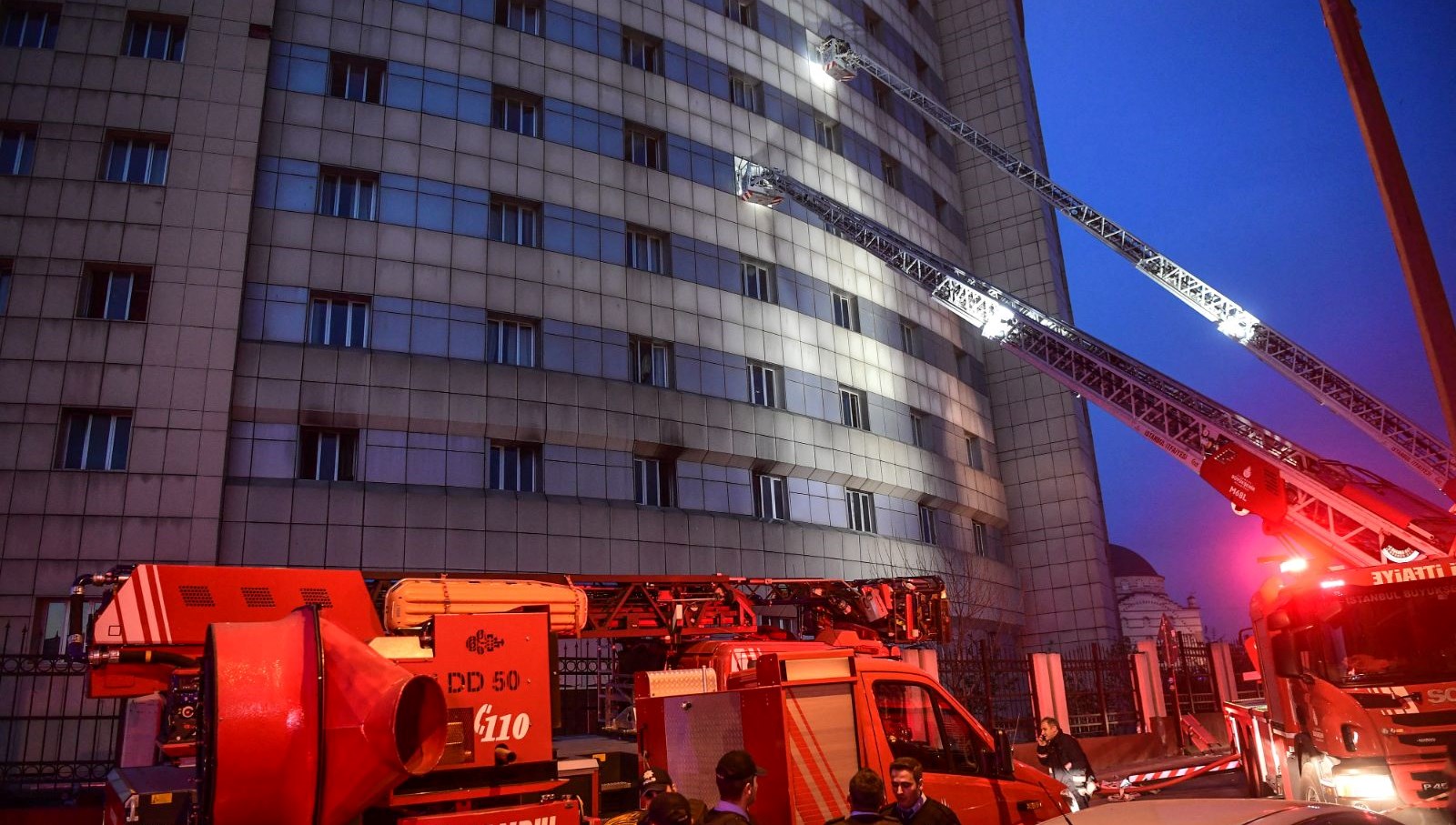 yuksek katli binalarda yasayanlar dikkat itfaiyecilerin dikkat cektigi tehlike dcbbAlfb