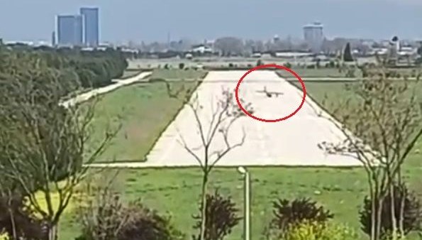 Yunuseli'de Pervane Fiyaskosu: Uçak Kazası Alarm Zillerini Çaldırdı! 71 yunuseli havaalaninda ucagin pervanesi piste carpti iki yarali