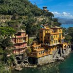 yunuslarin limani olarak biliniyor rengarenk konutlari ve dogasiyla turistlerin ugrak noktasi pmLOz9xF