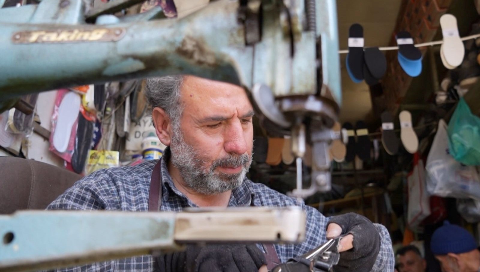 28 yildir orta vermeden calisiyor bizden sonra bu isi yapacak usta kalmayabilir