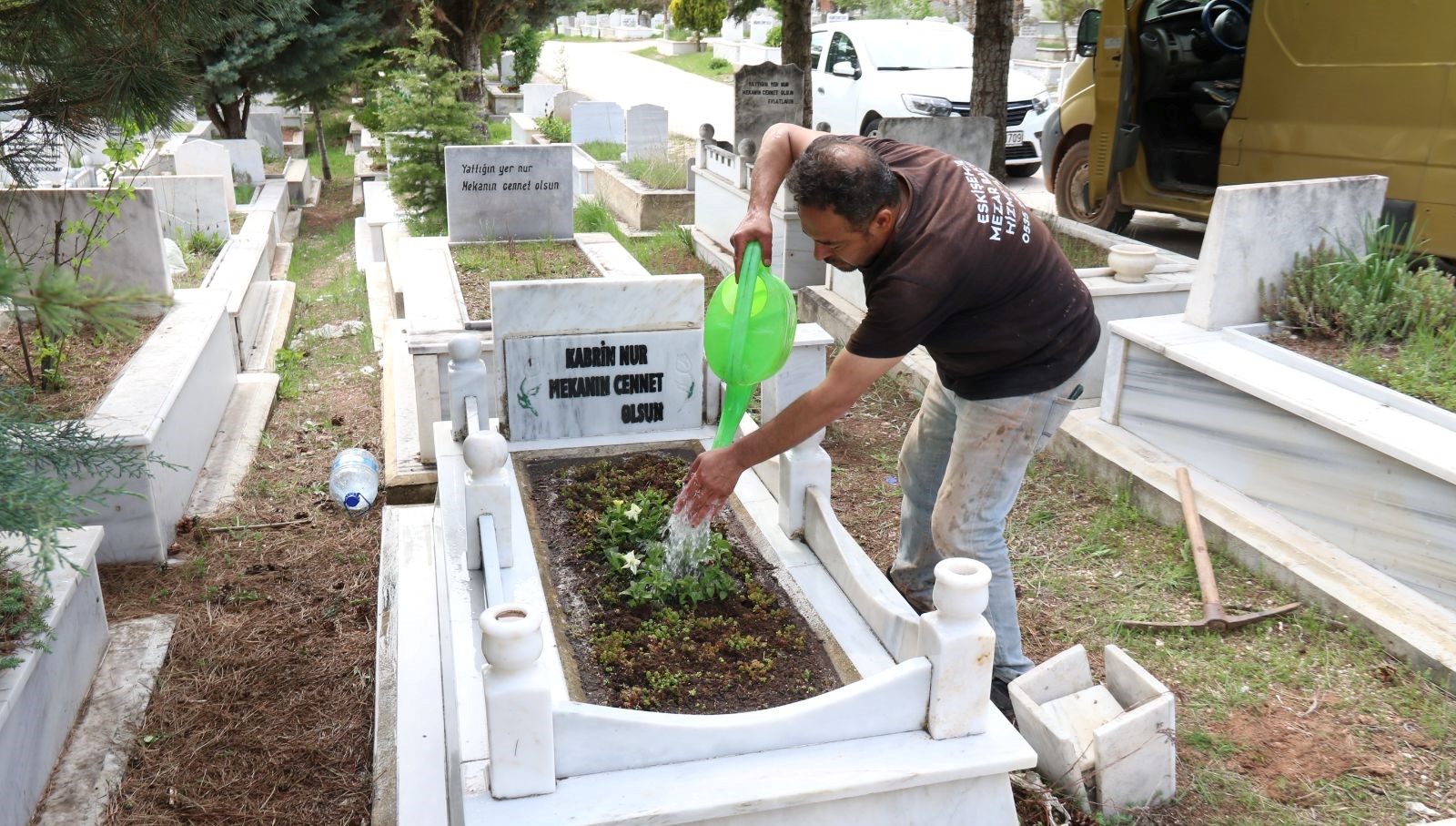 300 mezara gozu uzere bakiyor avrupadan musterileri var