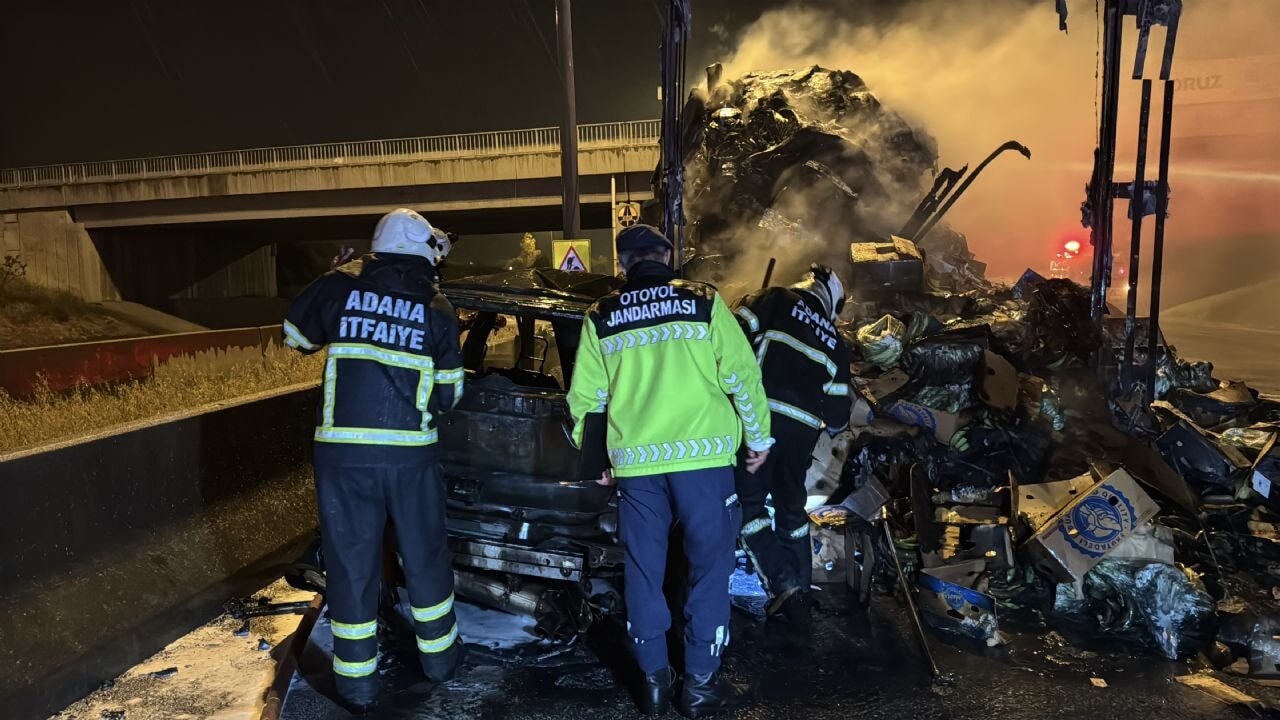 adanada feci kaza cip iki araca carpip alev aldi