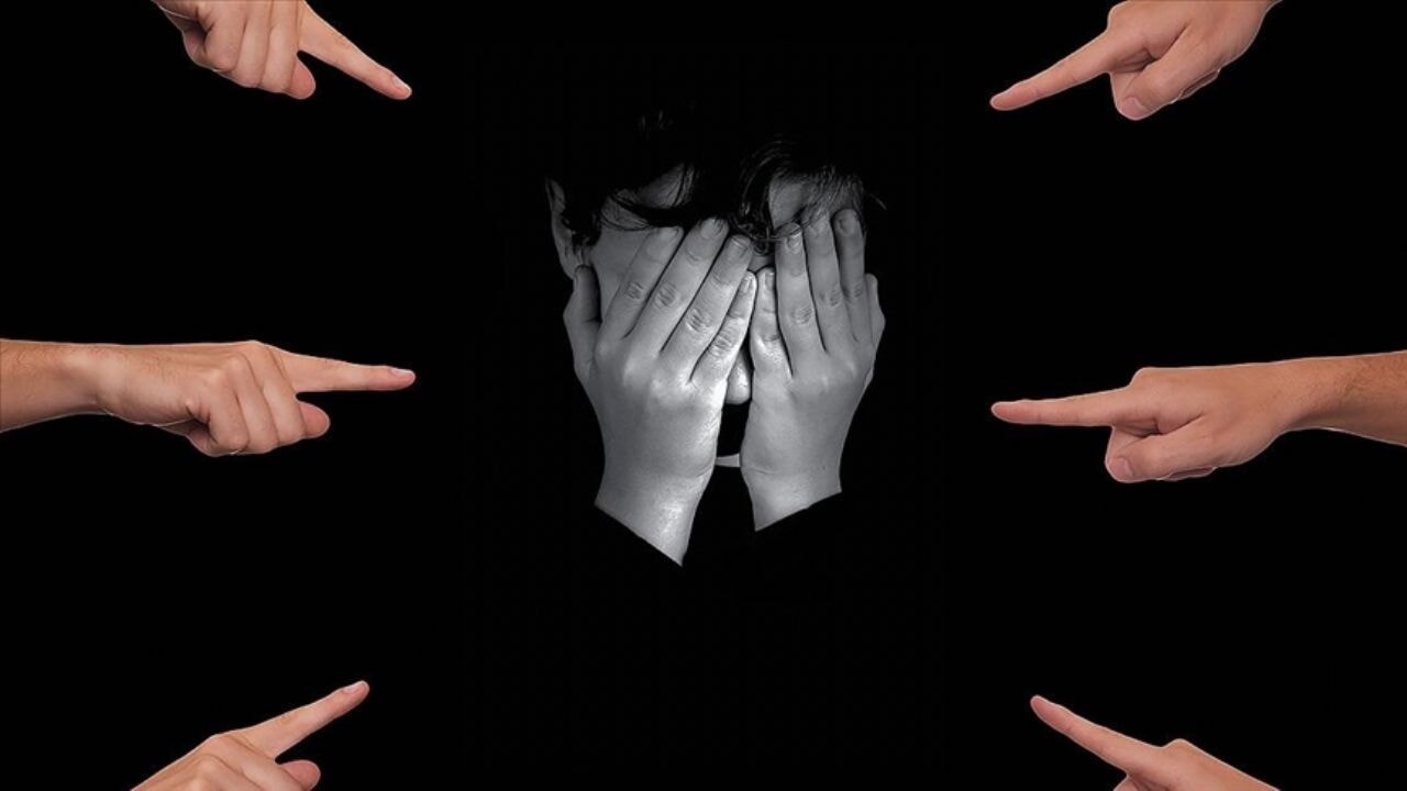 akran zorbaligi siddete donustu kiz ogrencinin sirti defalarca makasla yaralandi ZZApuYGD