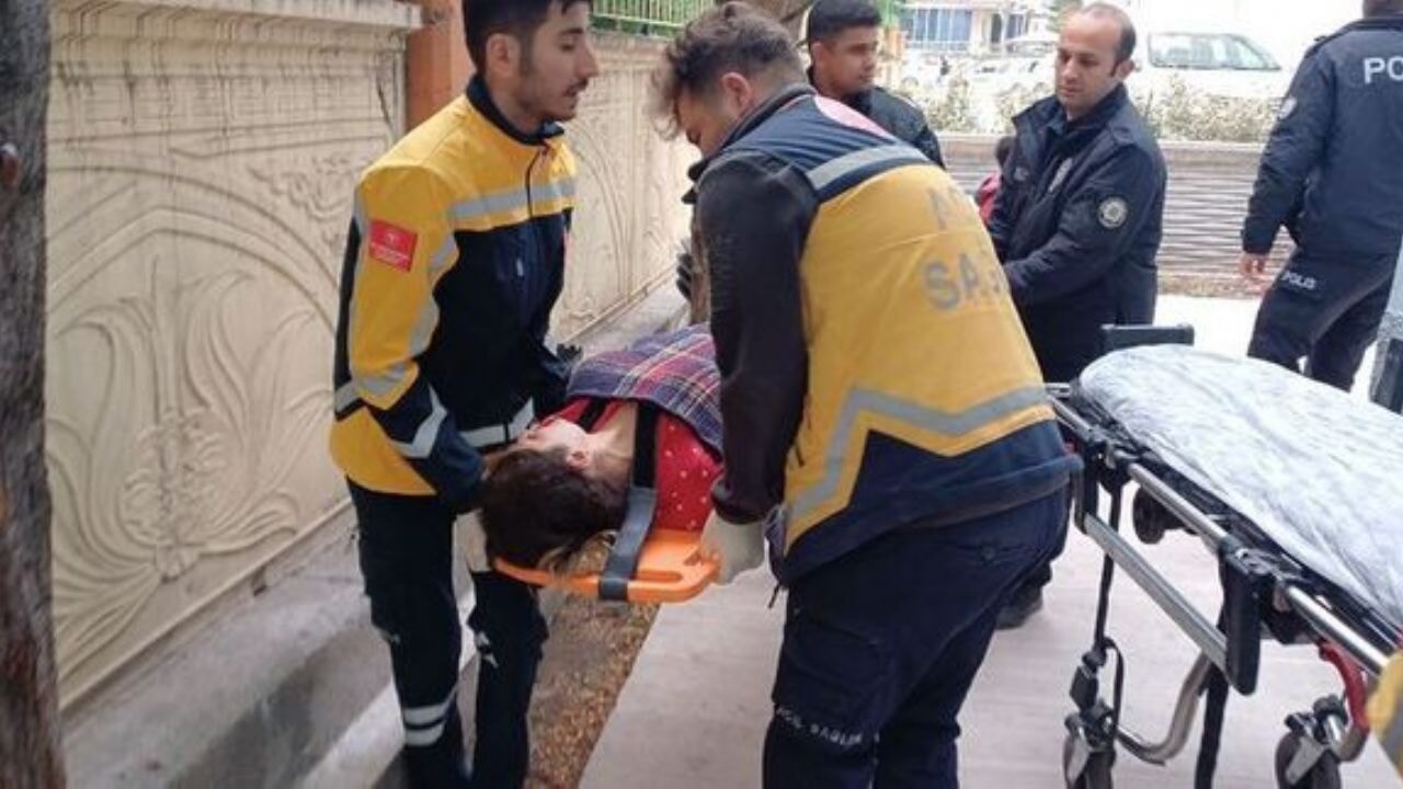 aksarayda kanli sabah kadini dovup bicakladi VlIGnOih