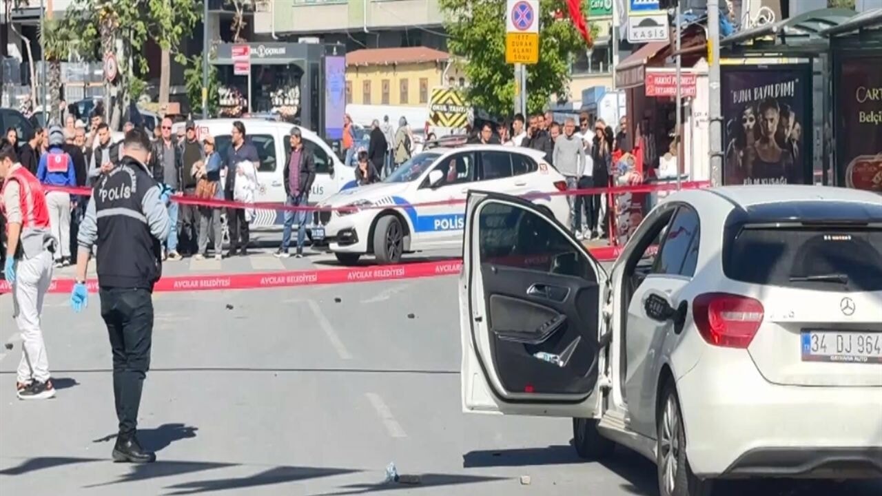 Aracındayken silahlı saldırıda öldürüldü 71 aracindayken silahli saldirida olduruldu