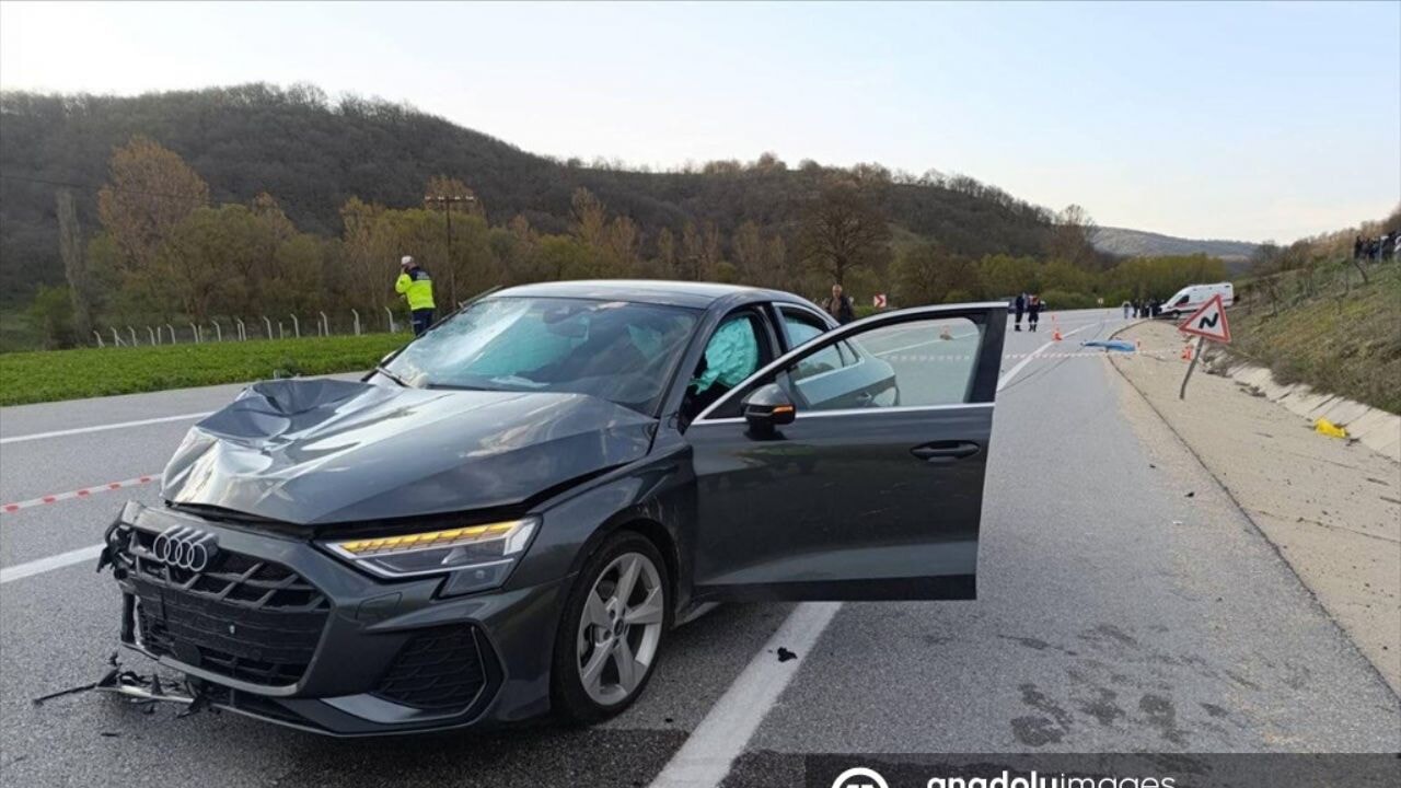 bilecik eskisehir yolunda can pazari motosiklet kazasi can aldi FVq3kOce