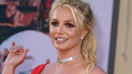 britney spearsin olayli ucak seyahati sigara icti vazifeliler uyardi eA5mInn5