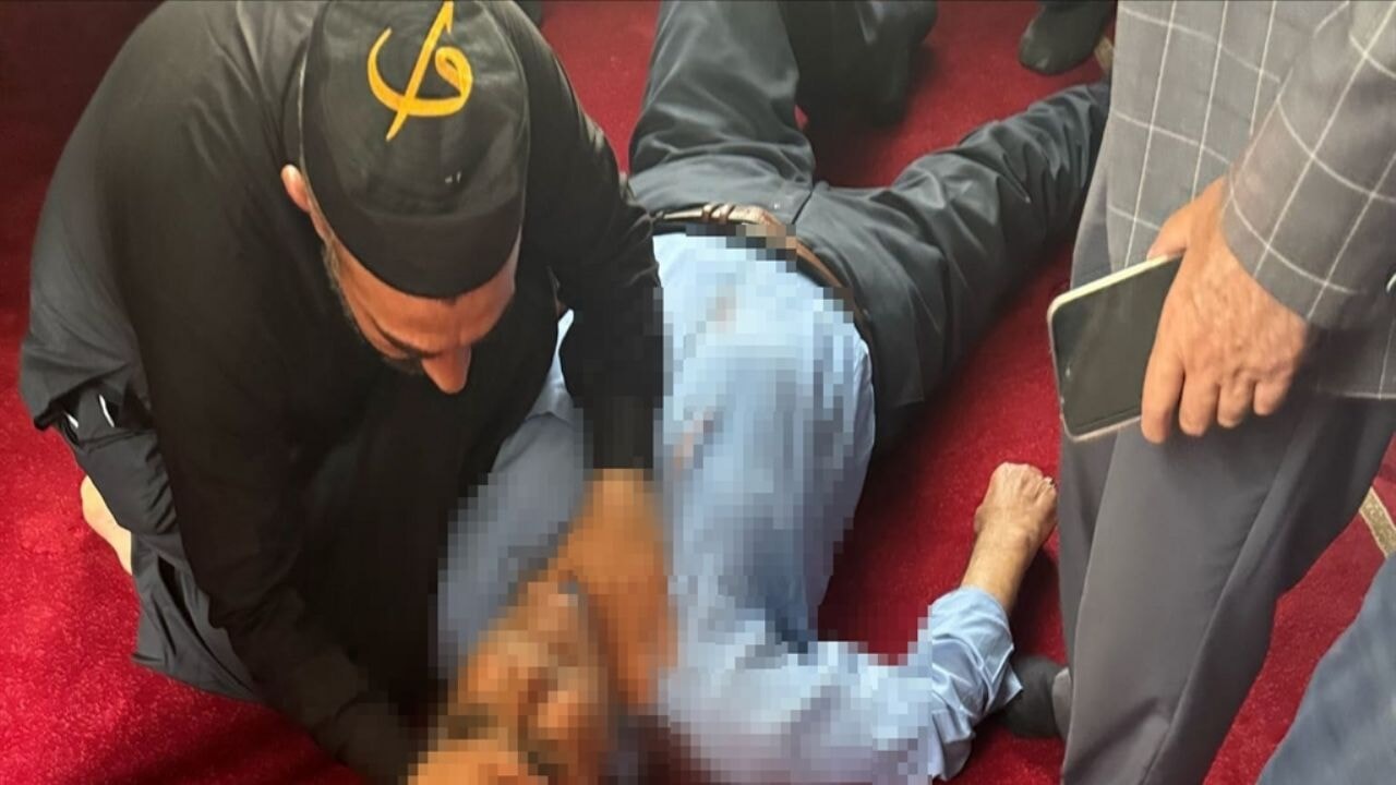 Camide namaz kılarken bıçaklandı 71 camide namaz kilarken bicaklandi BPsTJjEg