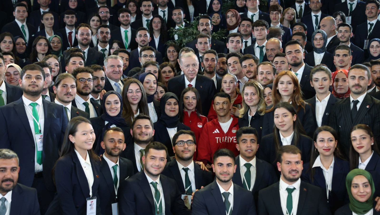 cumhurbaskani erdogan bestepede genclerle bulustu E9sv9ksz