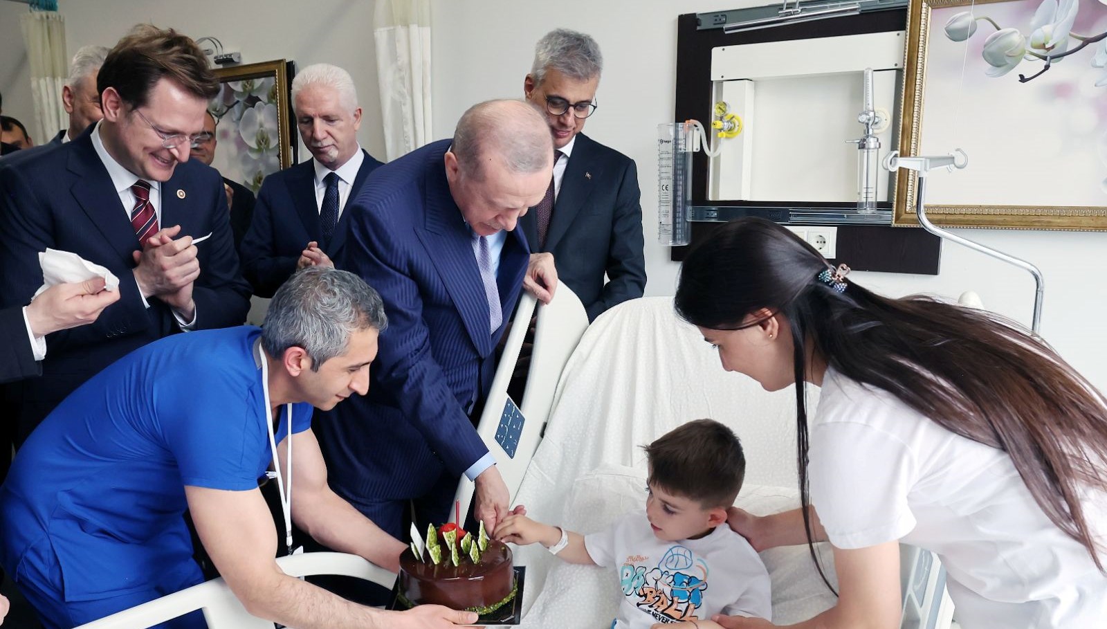 Cumhurbaşkanı Erdoğan'dan hastalara ziyaret 71 cumhurbaskani erdogandan hastalara ziyaret mOyKga3M
