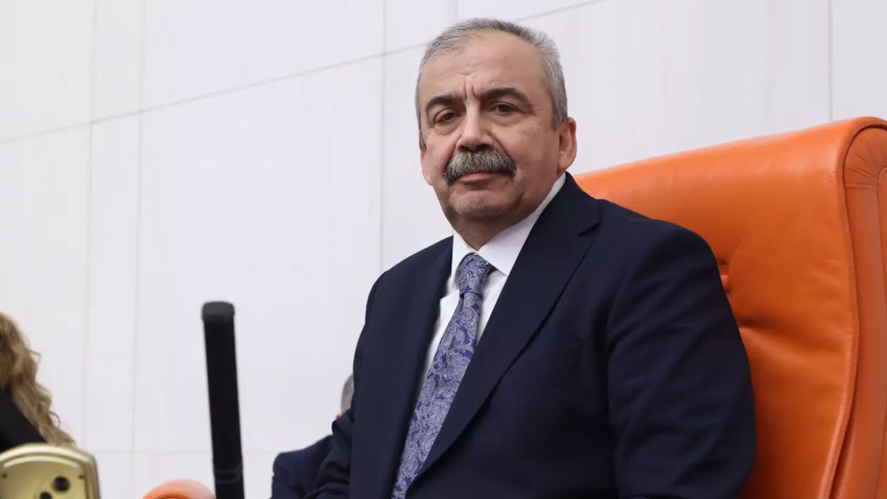 DEM Parti'den Sırrı Süreyya Önder açıklaması: Cenaze programı belli oldu 71 dem partiden sirri sureyya onder aciklamasi cenaze programi belli oldu rS75KNa7