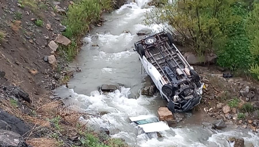 derede can pazari hakkaride minibus devrildi iki meyyit uc yarali kg7gVMq9