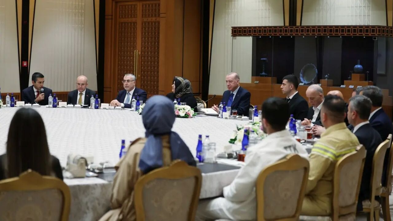 Erdoğan'dan 1 Mayıs çıkışı: Emekçinin alın teri Türkiye Yüzyılı'nın temel taşı olacak 71 erdogandan 1 mayis cikisi emekcinin alin teri turkiye yuzyilinin temel tasi olacak 6c3kc2nM