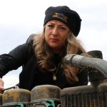 esi icin oto tamir dukkani kurmustu bosandiktan sonra dukkaninin basina gecti 3nGZy8dM