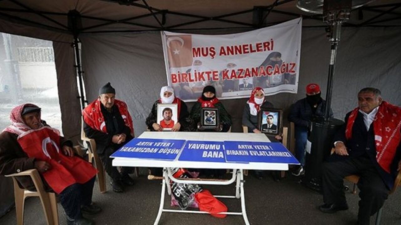 evlat nobetinde tarihi gun aileler devlete dua etti uvuXZp4I