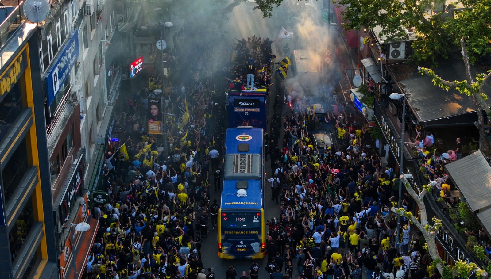 fenerbahce beko euroleague sampiyonlugunu kutluyor