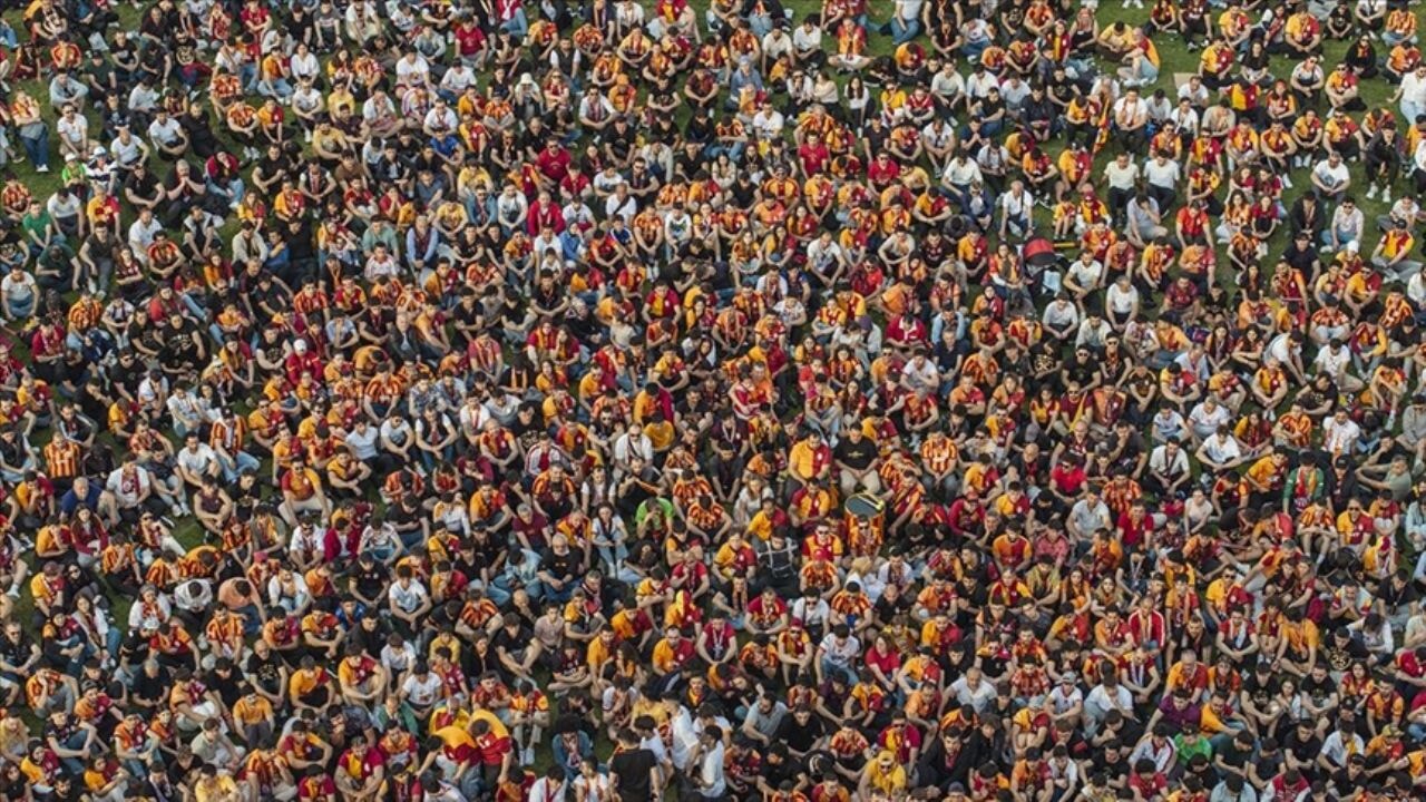 galatasaray 25 sampiyonlugunu kutluyor