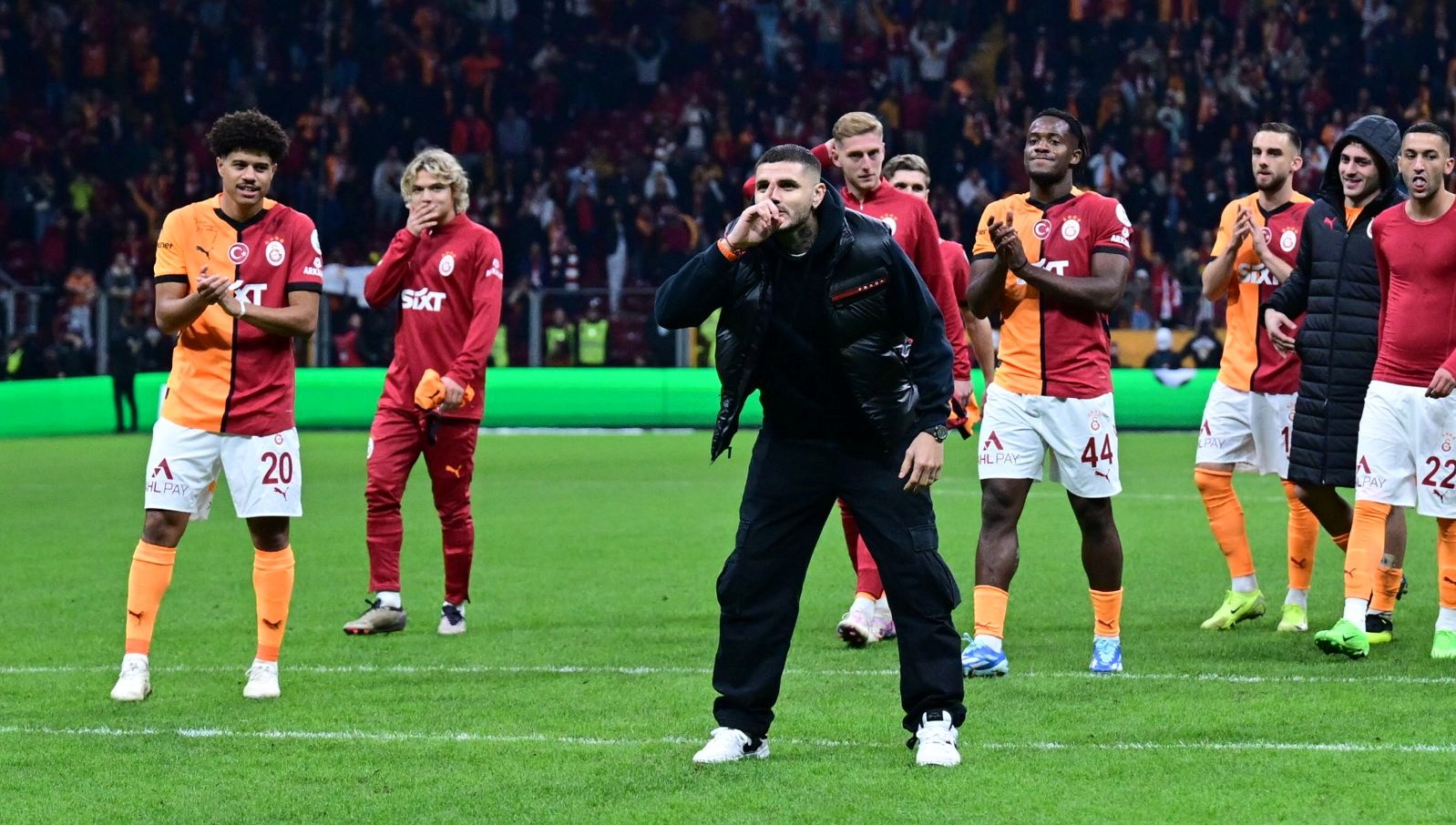 Galatasaray'ın yeni kaptanı aşikâr oldu 71 galatasarayin yeni kaptani asik r oldu aJZT537m