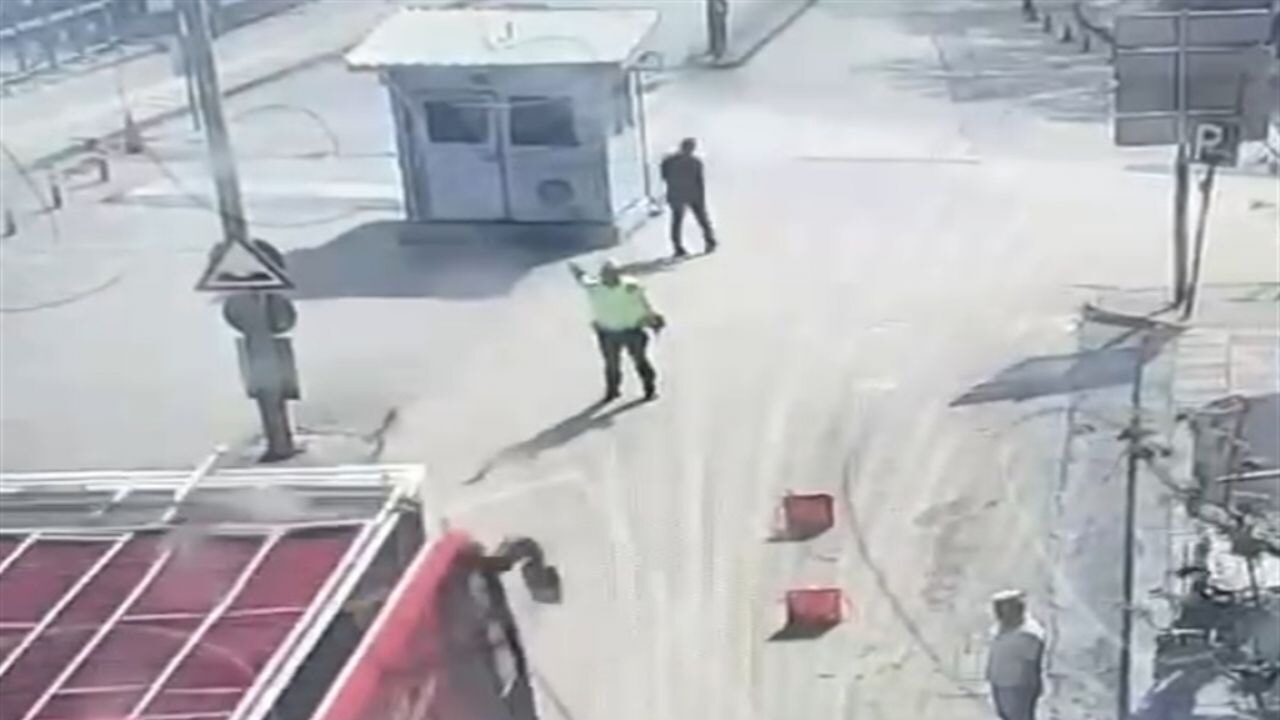 gozaltindaki chp otobusunun soforuyle ilgili aciklama 72IPU2jG