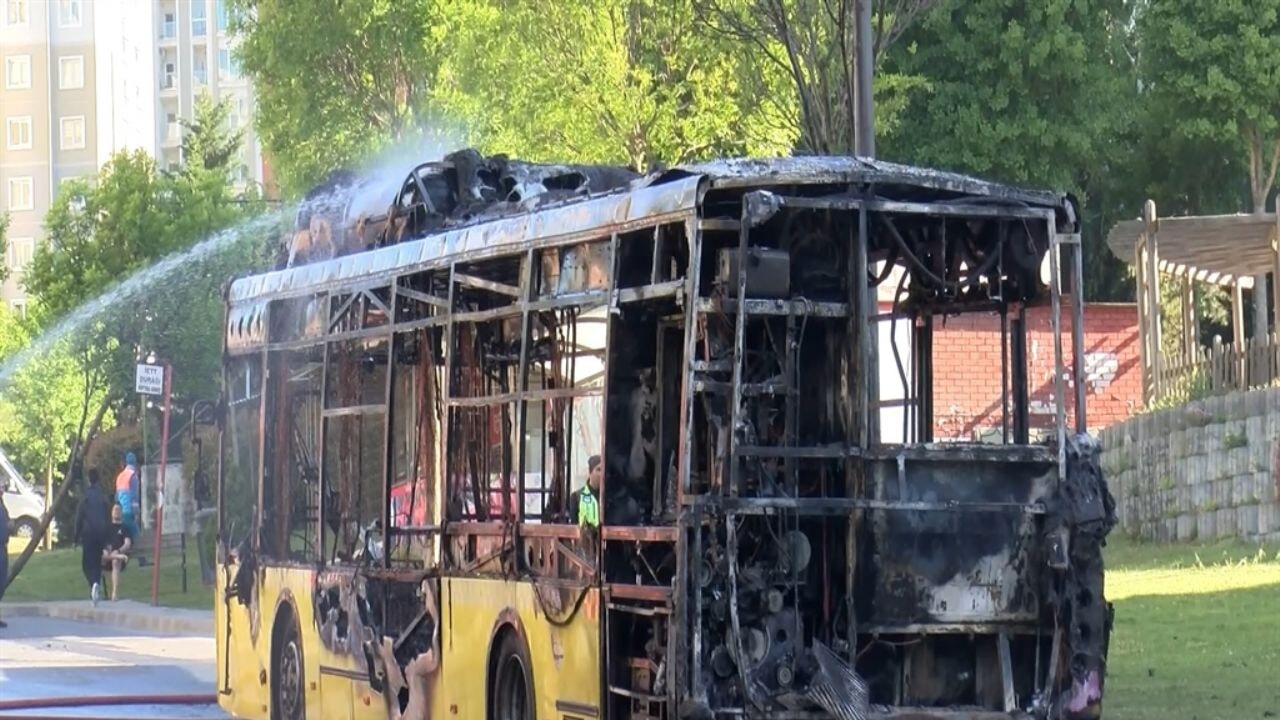 iett otobusu tutustu yolcular son anda kurtuldu gONlTt38