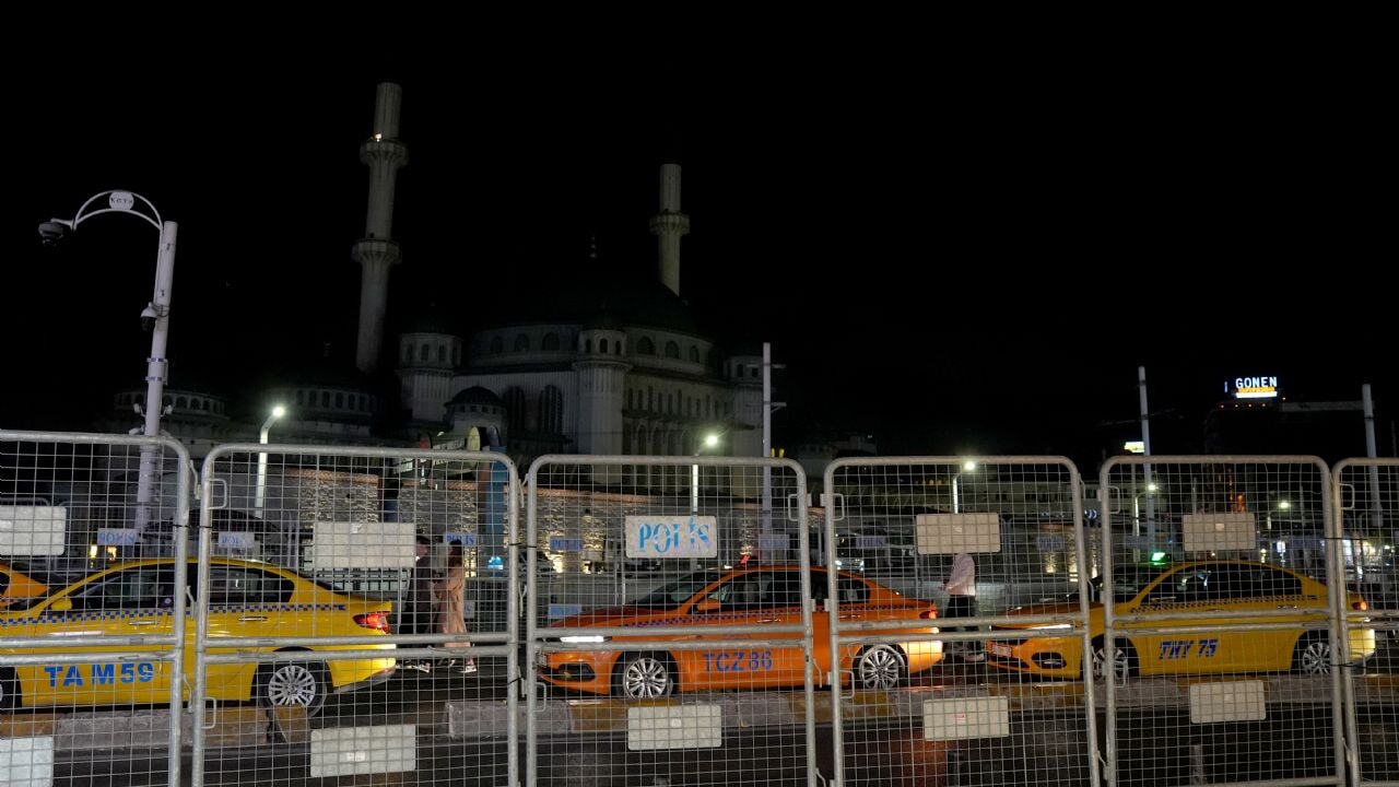 istanbul kilitlendi 1 mayista taksim ve metrolar kapatildi q69aT2Z5