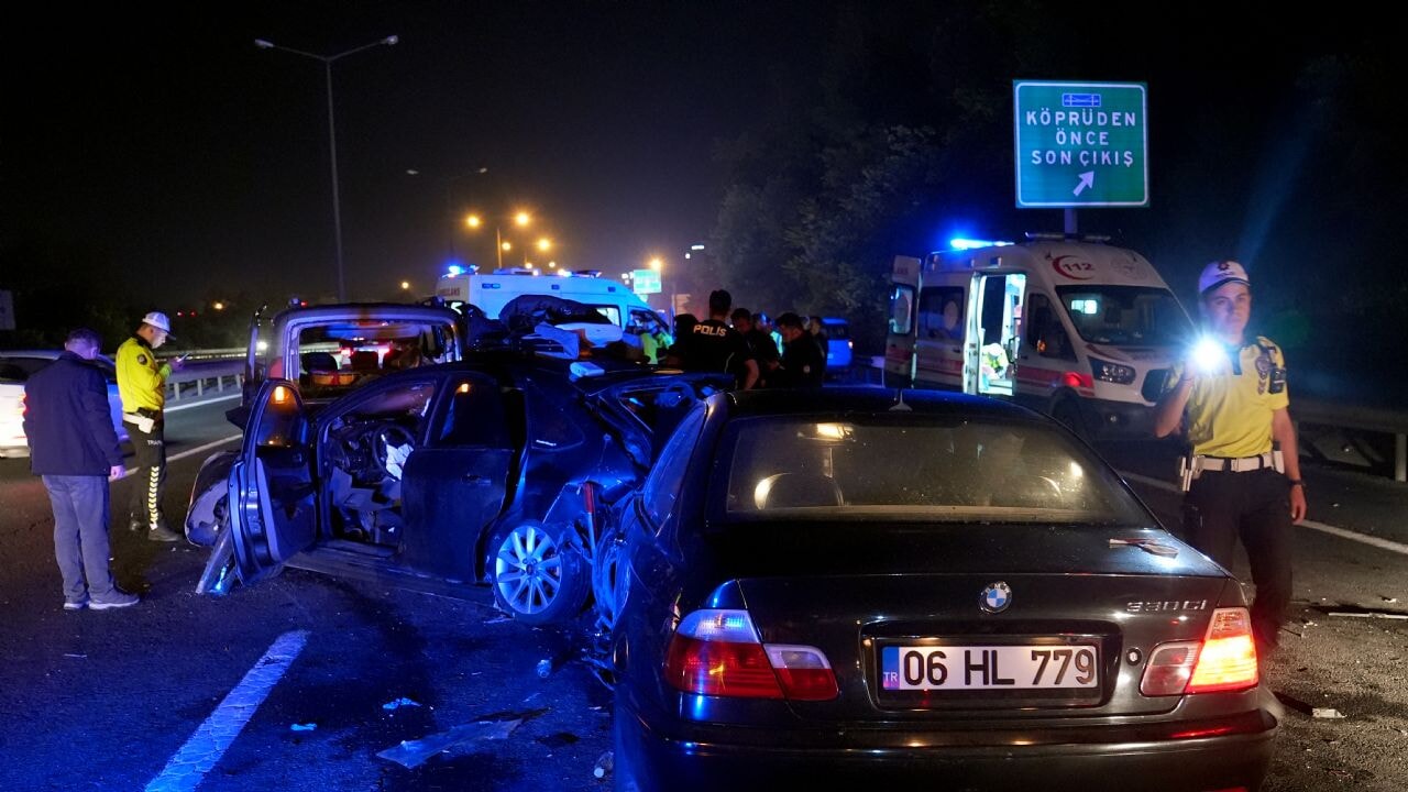 istanbul trafigi durdu kavacikta zincirleme kaza araclar birbirine girdi lyU37RFY