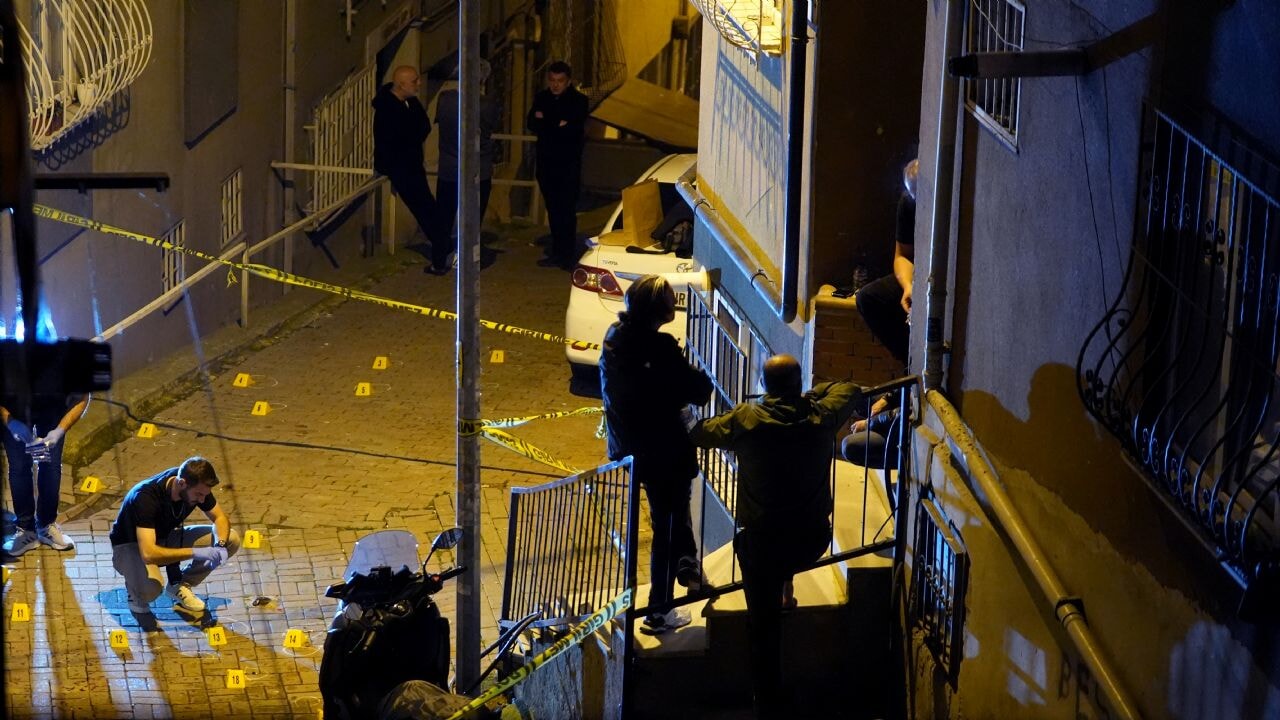 İstanbul'da polisle çatışan saldırgan sokakta dehşet saçtı! 71 istanbulda polisle catisan saldirgan sokakta dehset sacti ZXZ7mOeZ