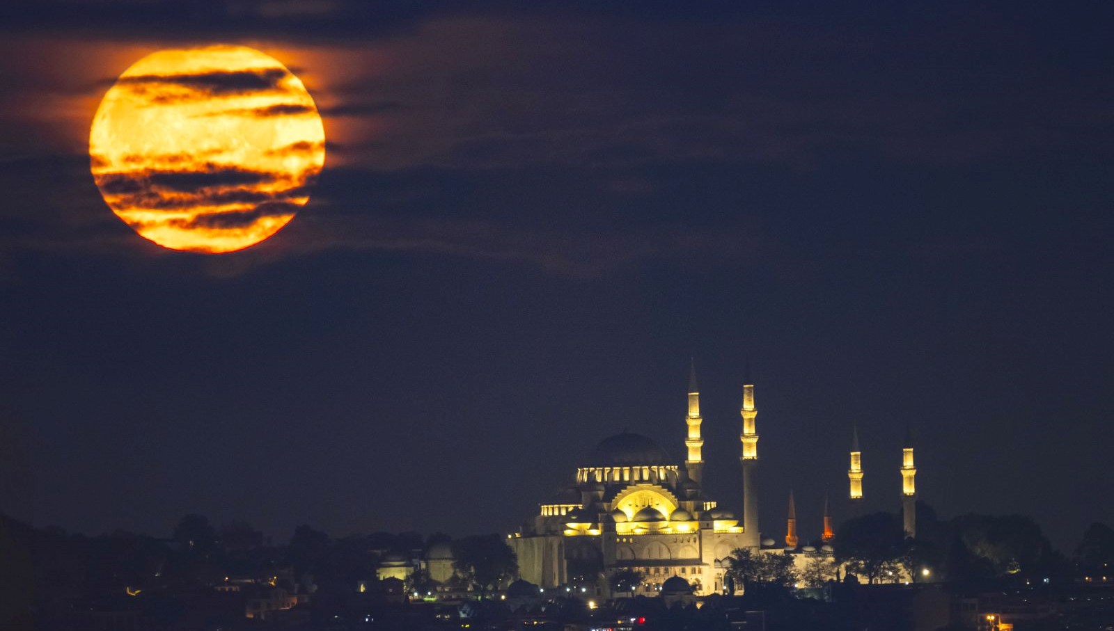 istanbulda super dolunay goruntuleri cjkqw54P