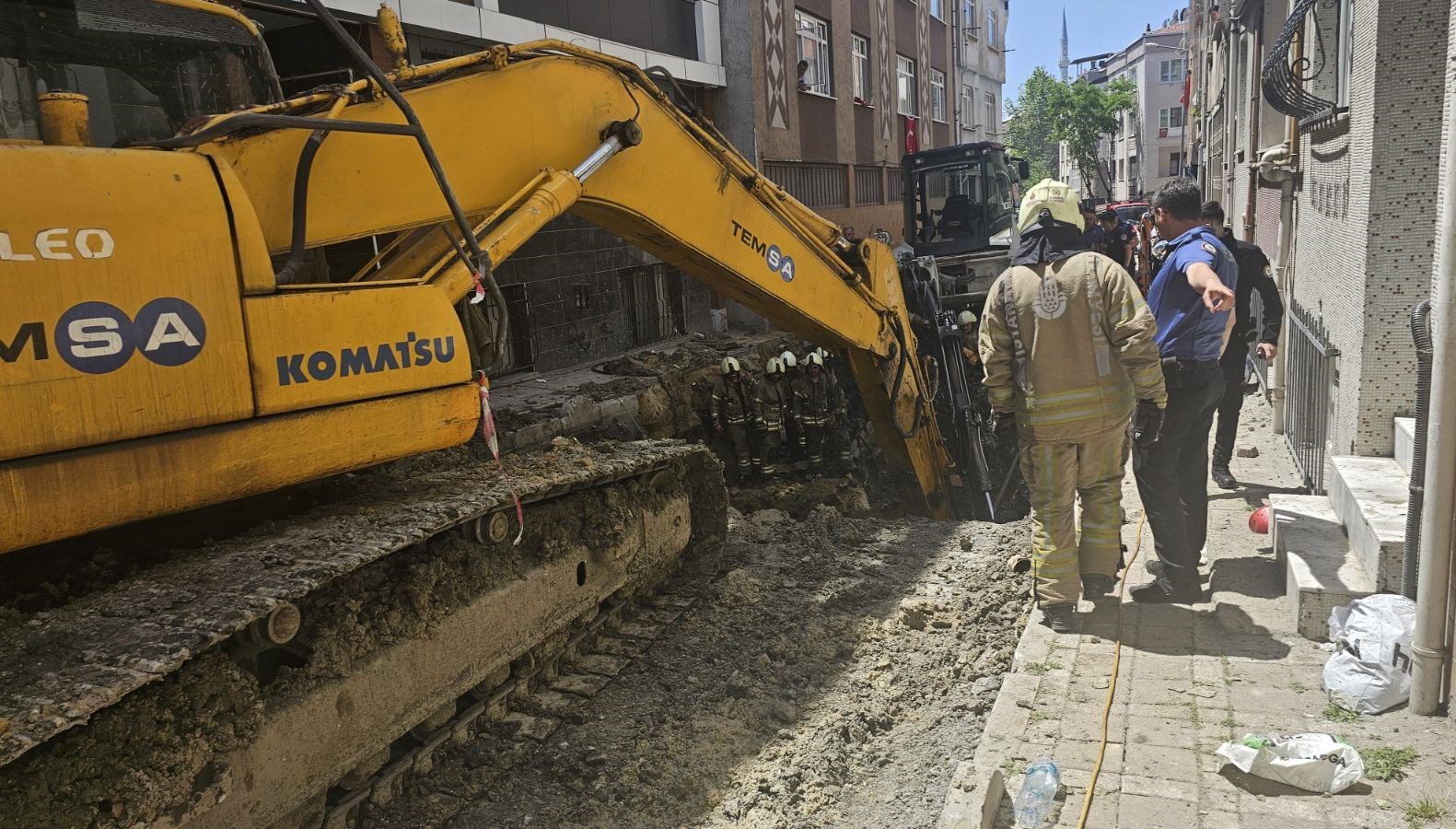 istanbulda yol calismasinda gocuk bir emekci mahsur kaldi