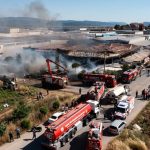 izmir torbalida sanayi yangini dumanlar gokyuzunu kapladi eEQp8UQE