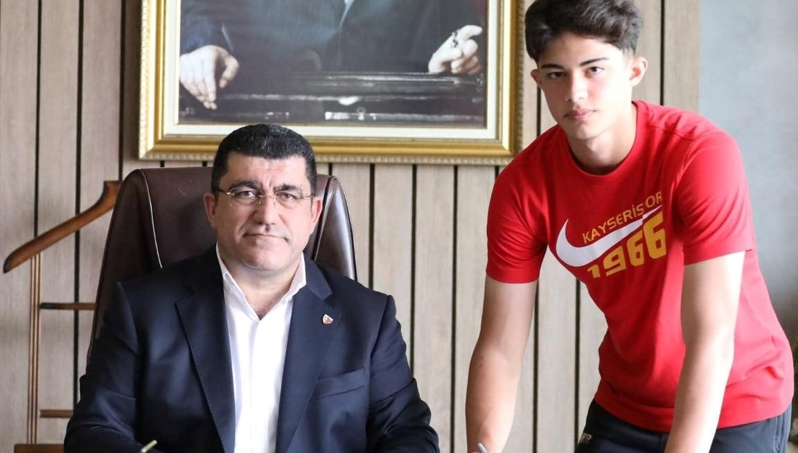 kayserisporda kayra profesyonel oldu SYnvwWEI