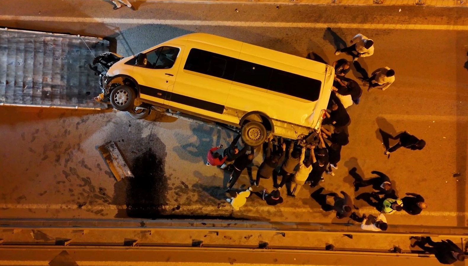 kirikkalede sinemalari aratmayan kacis isverenini gasp etti araclari parcaladi viDWOpq7