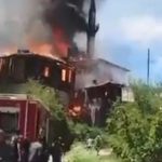koyde yangin panigi alevler bir anda buyudu bir cami ve konutlar yandi vUVENVE7
