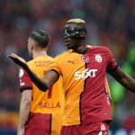 osimhen ben ve ailem burada olmaktan memnunuz CZ7emTrk