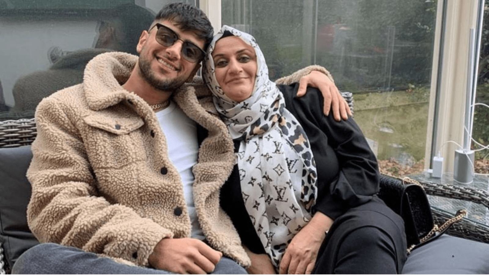 Reynmen’in Annesinden Hadise’ye Sert Yorum 71 reynmenin annesinden hadiseye sert yorum tSzNG9AS