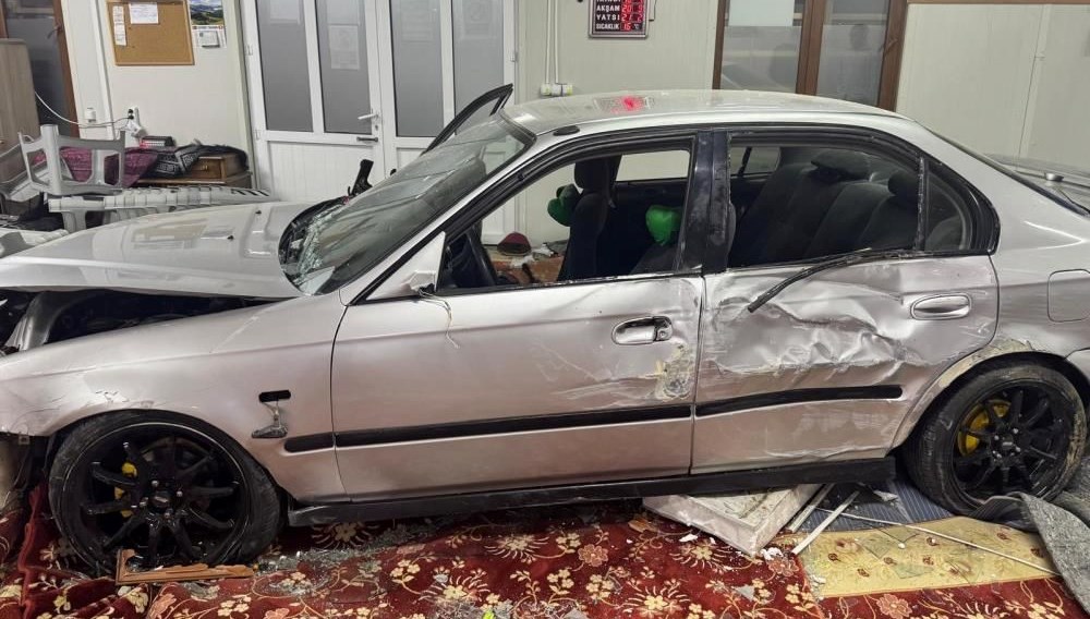 Sabah namaza gelenler şaşırdı: Felaket ucuz atlatıldı! 69 sabah namaza gelenler sasirdi felaket ucuz atlatildi uFmJJG4q