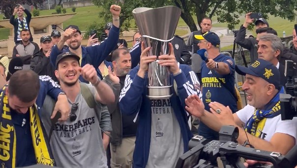 sampiyonfenerbahce beko yurda dondu