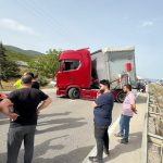 seyir halindeyken ari soktu soka girdi trafik kilitlendi I1LZFHGI