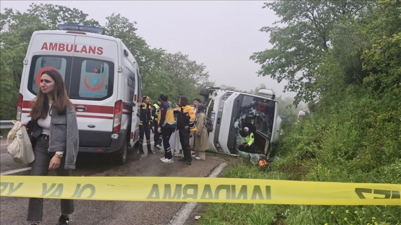 sinopta ogrencileri tasiyan otobus kaza yapti 18 yarali AGAi9ITK