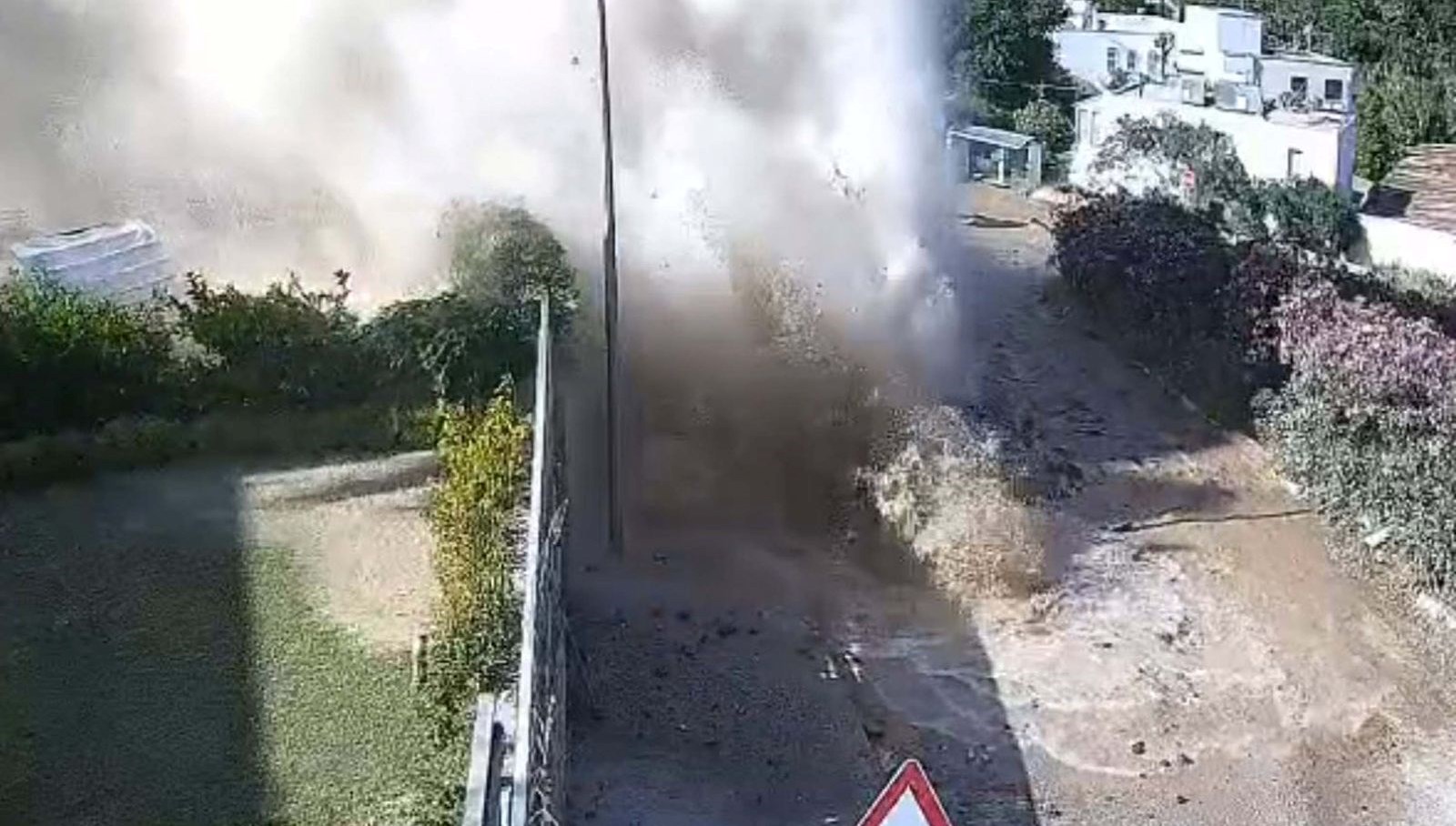 su borusu bomba uzere patladi 9 konutu su basti S6dwPYb5