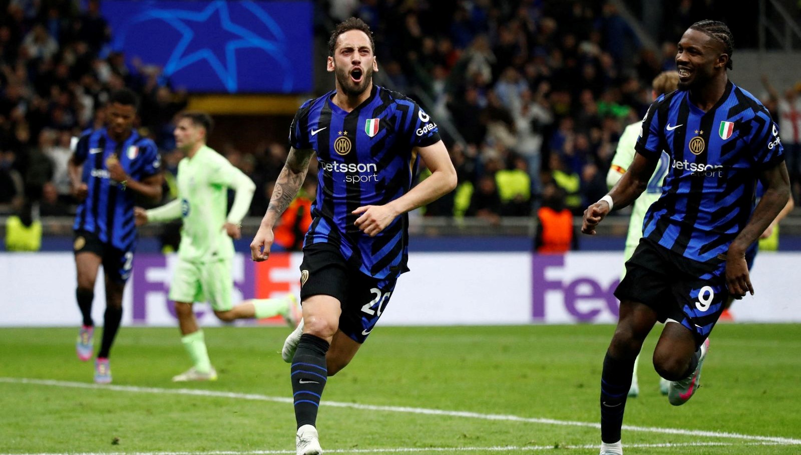 turkler ust uste 3 defa finalde hakan calhanoglu birinci pesinde tRiV452I