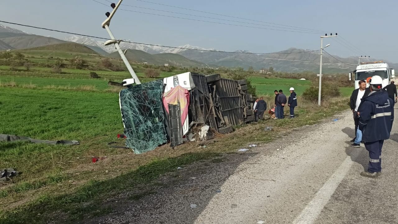 vanda dehset yolcu otobusu devrildi WKEBnzzX