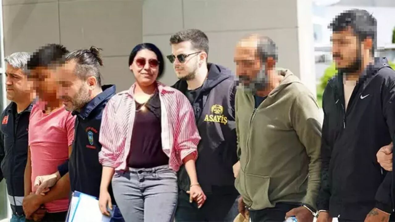 yardima cagirdigi komsusu bogazindan bicakladi ziynet esyalarini aldi B5gw8cC9