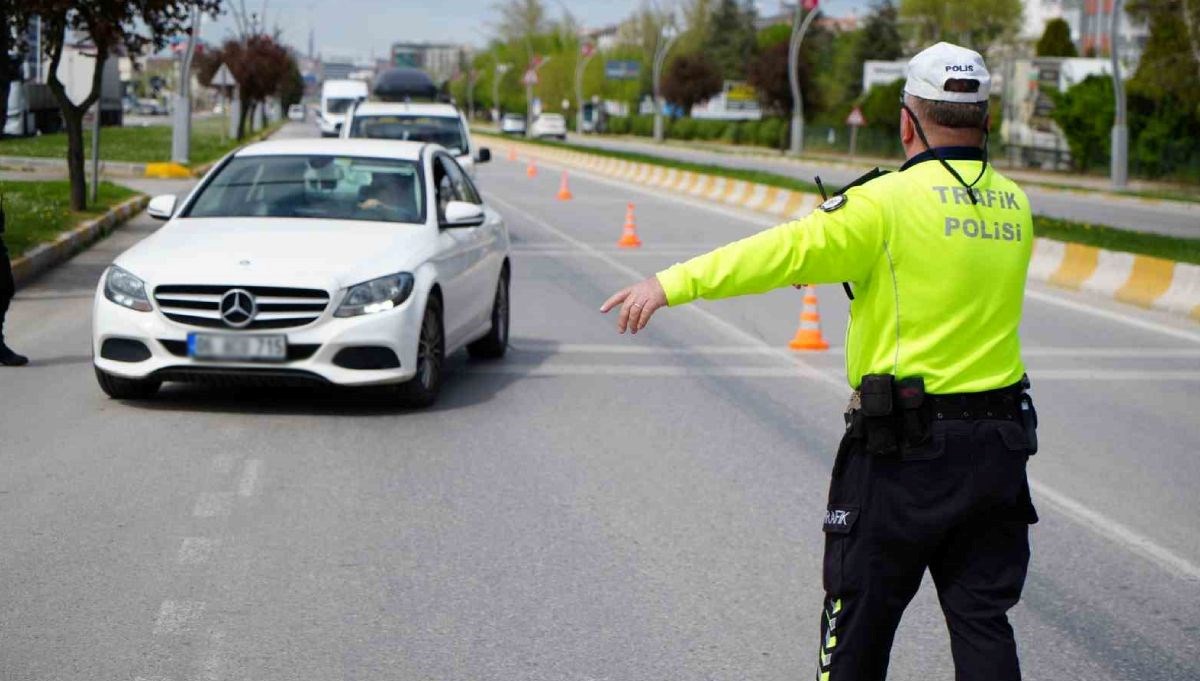 yeni trafik cezalari 2025 trafik cezalari artiyor mu ne kadar oluyor karayollari trafik kanununda GWwMCpZu