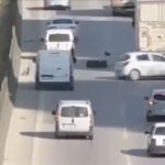 yoldaki lastik yuzunden araclar birbirine girdi Y7nicCvc