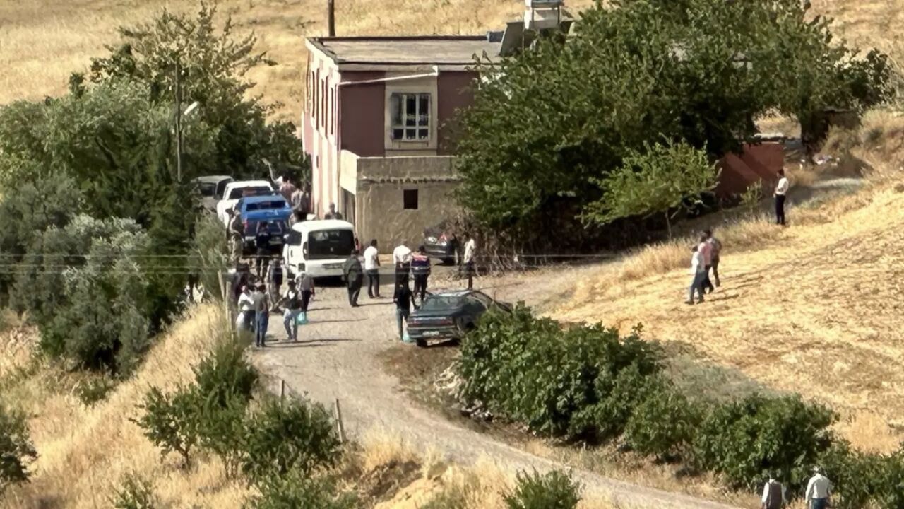 adiyamanda cinayet soku esini vuran adam gozaltinda RCN2Mtll