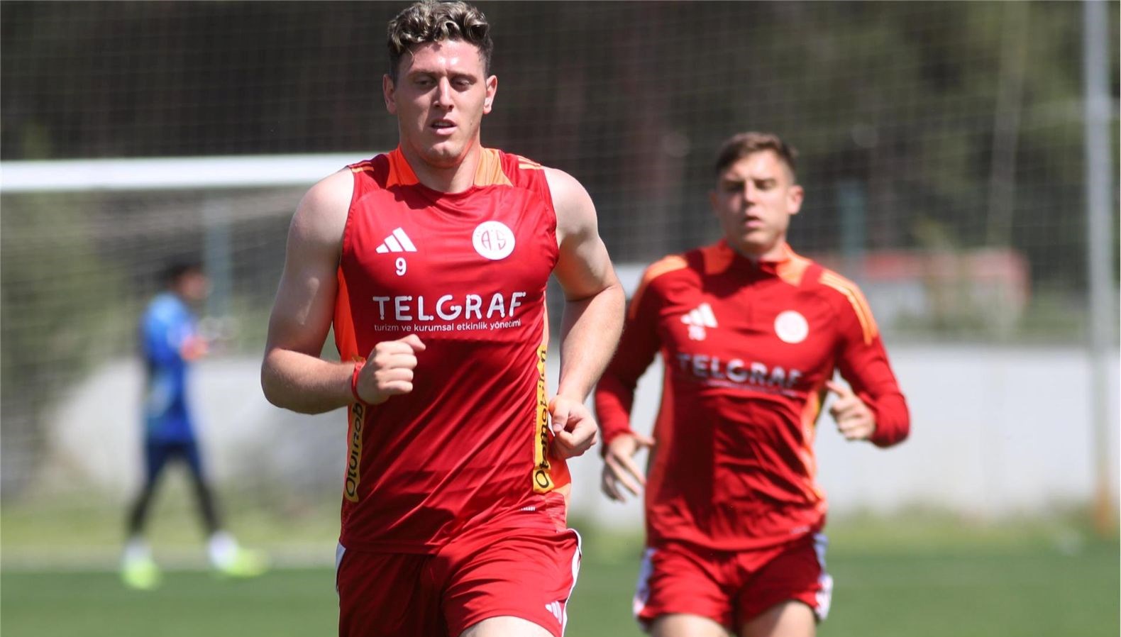 antalyasporun en golcu ismi adolfo gaich BrQSugwR